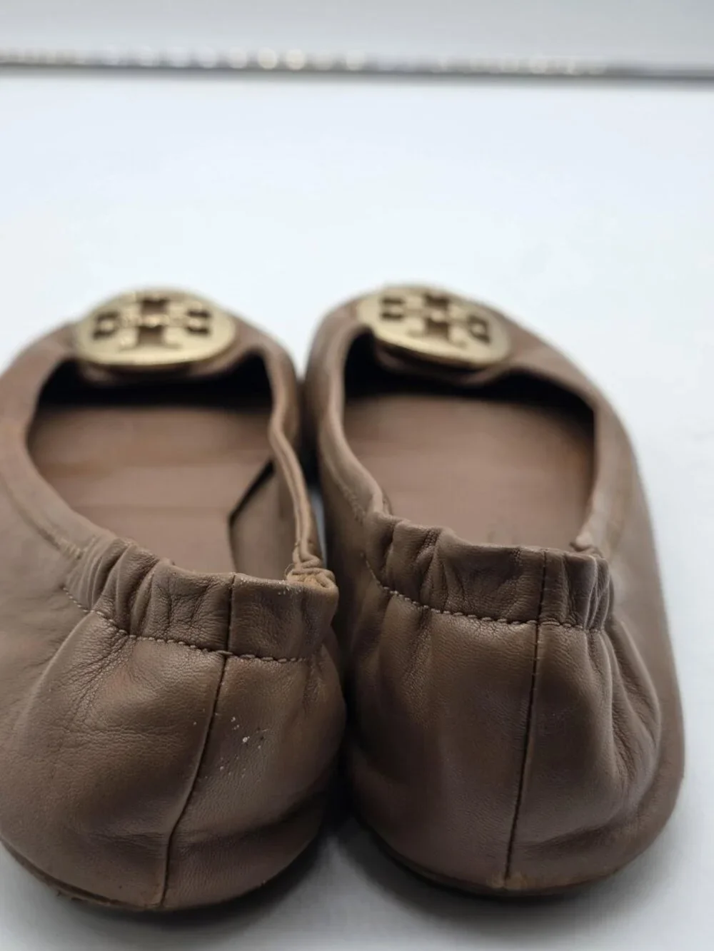Tory Burch Shoes Womens Size 8 Brown Leather Ballet Flats Logo Medallion Damaged